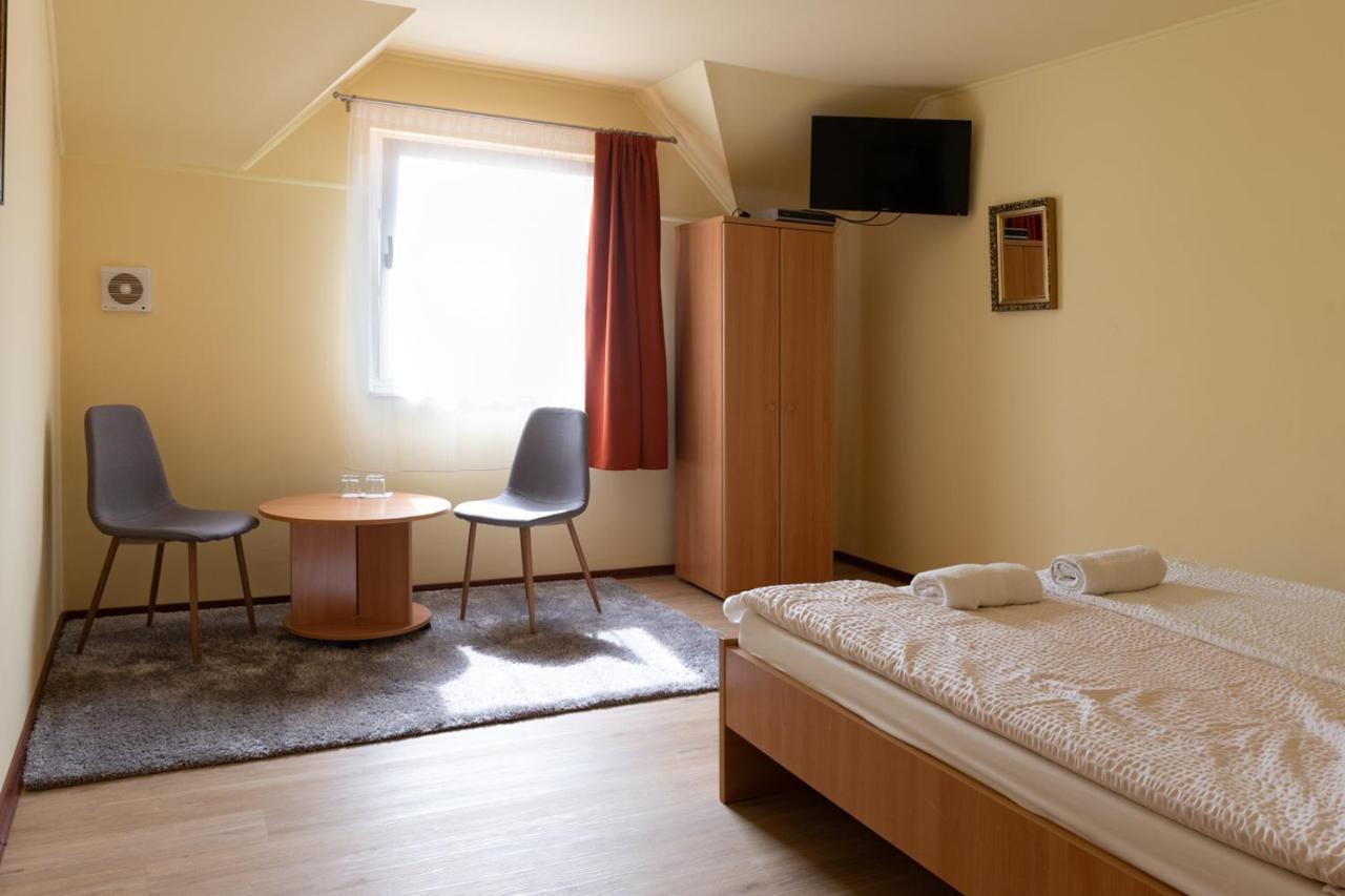 Bed and Breakfast Kiraly Lovastanya Panzio Janoshalma Zewnętrze zdjęcie